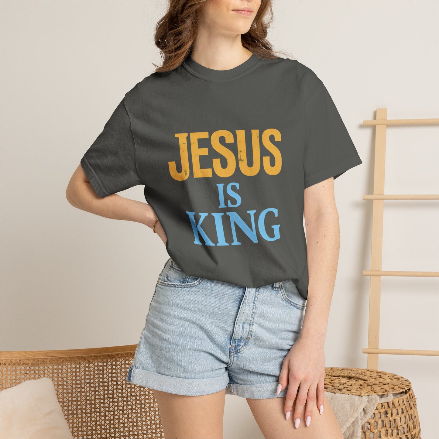 Jesus is King-Classic contrast tee